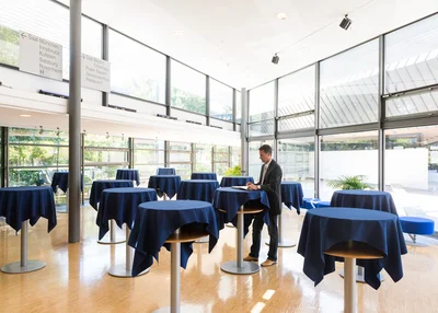 Konferenzfoyer im Konferenzzentrum Konferenzfoyer im Konferenzzentrum